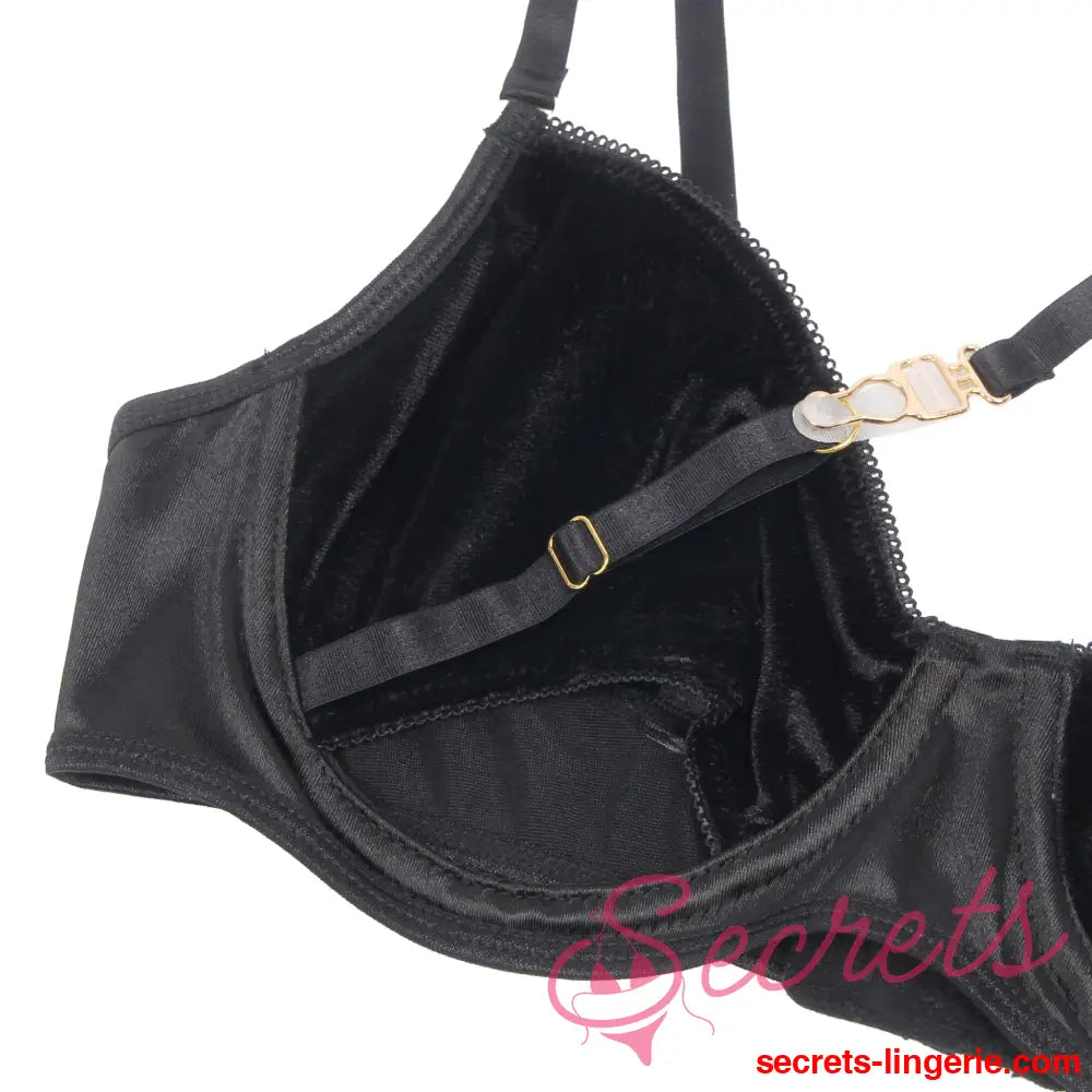 YesX YX871Q Hollow Cut Halter Bra Set