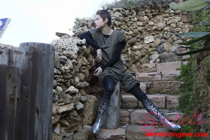 Zohara ’Paint It Black’ Grey Silver Print Tights