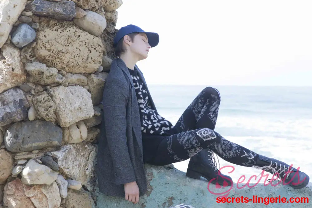 Zohara ’The Long And Winding Road’ Black Print Tights